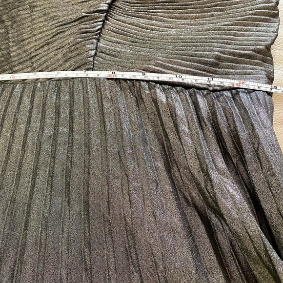 - NWT EXPRESS Metallic Pleated Dress size XS - Picture 10 of 10